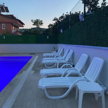 Maleyna Apartament *